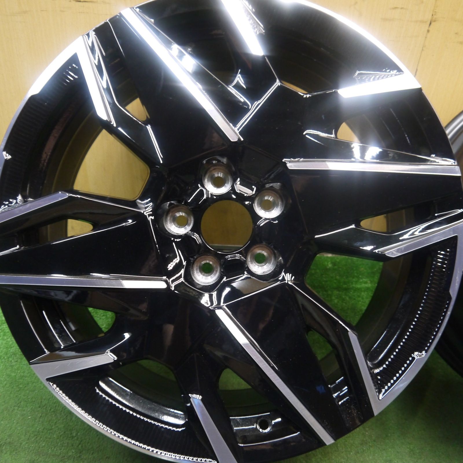 新車外し 2本 プジョー 3008 現行 純正 ホイール 19インチ 19×7.5J PCD108 5H 5092407Hホ