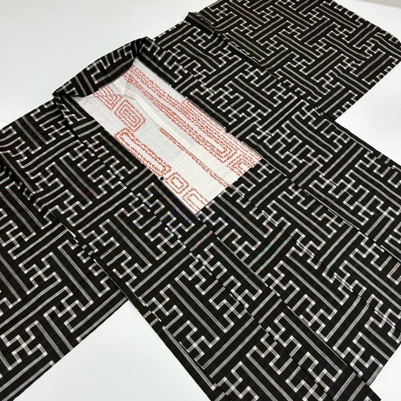 本場奄美大島紬 秋名バラ 羽織 龍郷 白 裄66 正絹 着物 MK-089