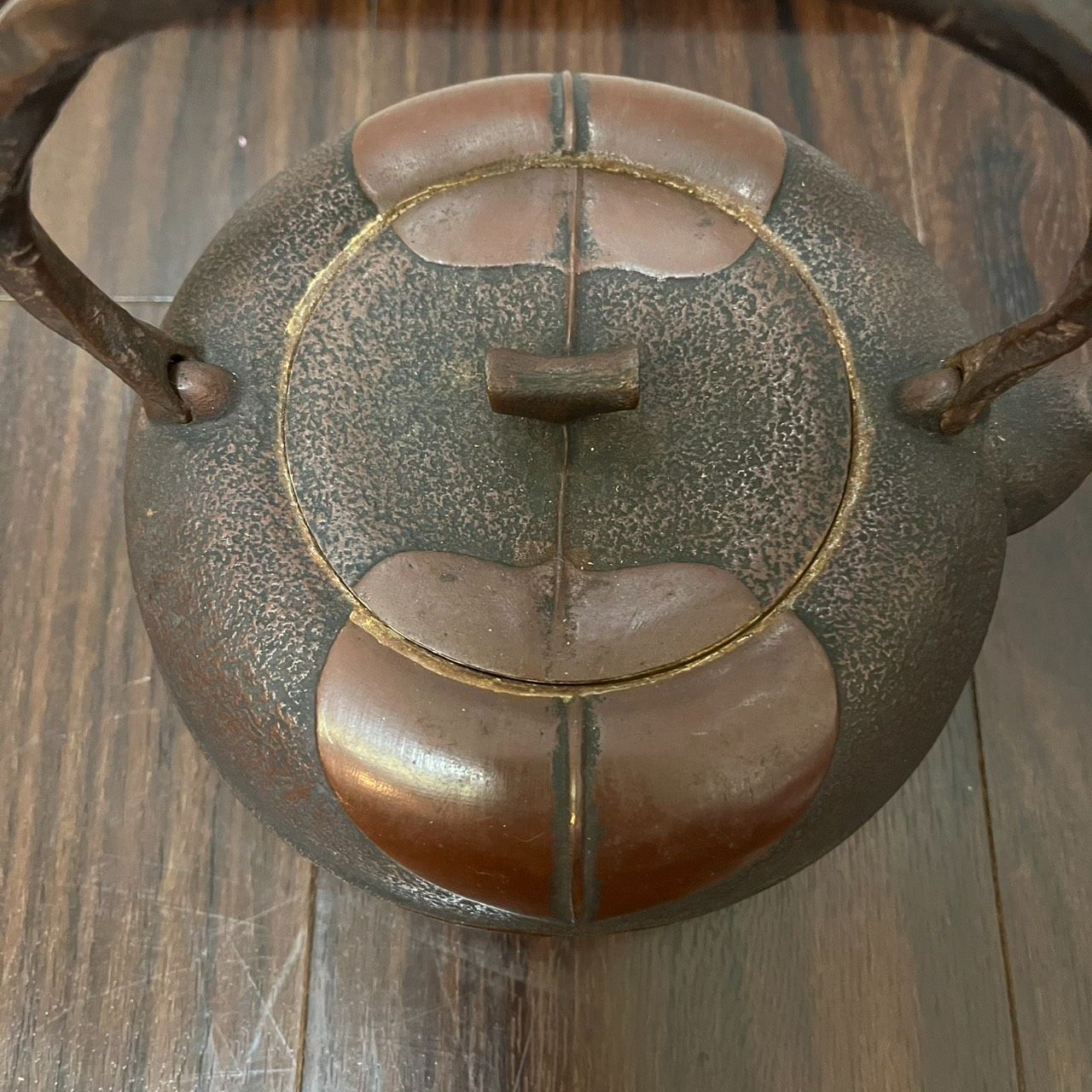 南部盛岡 鉄瓶 砂鉄桜紋 釜師名人利祥銘 南部盛岡 鉄瓶 砂鉄桜紋 釜師