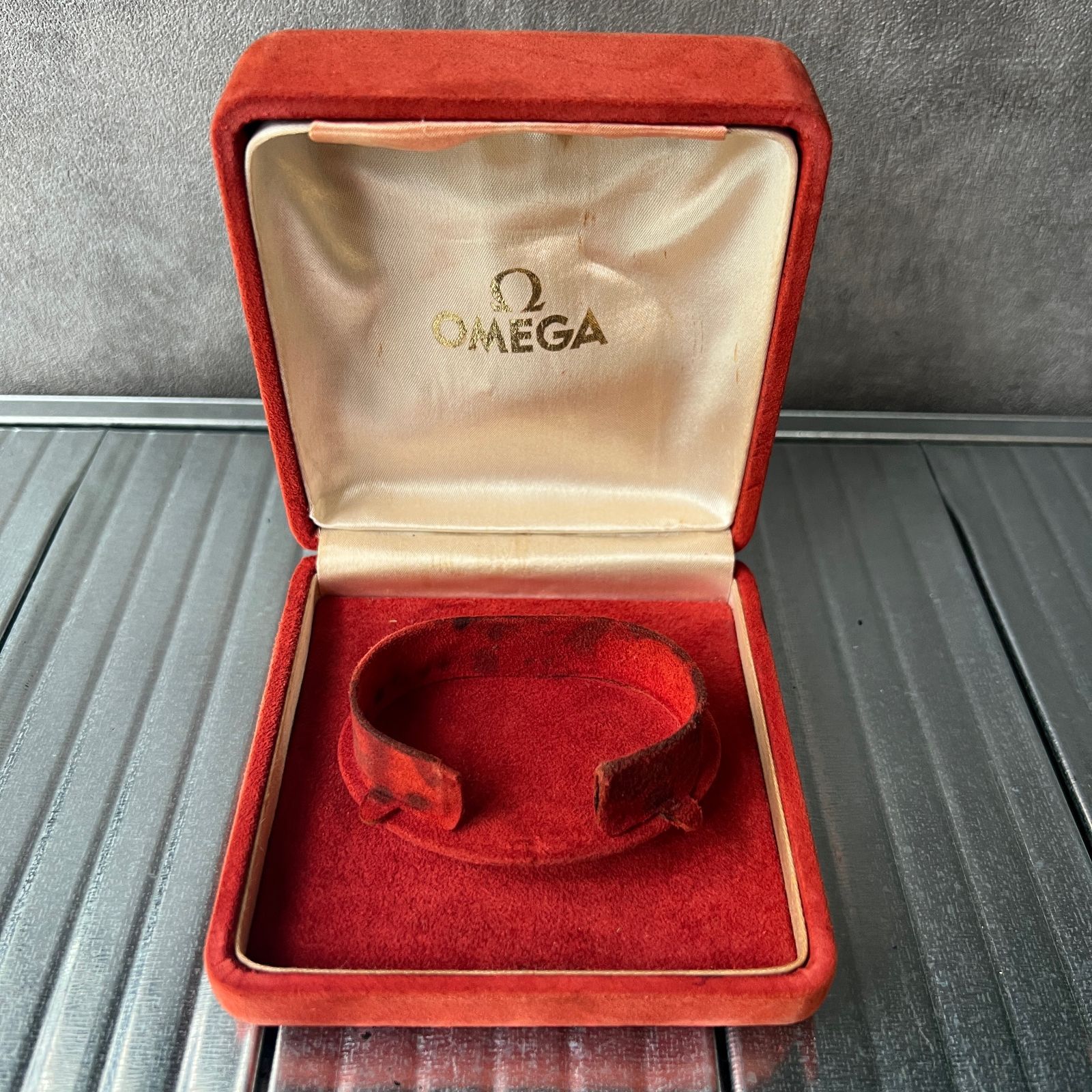【美品】OMEGAオメガ　時計　空箱 美品】OMEGAオメガ 時計 空箱 - メルカリ