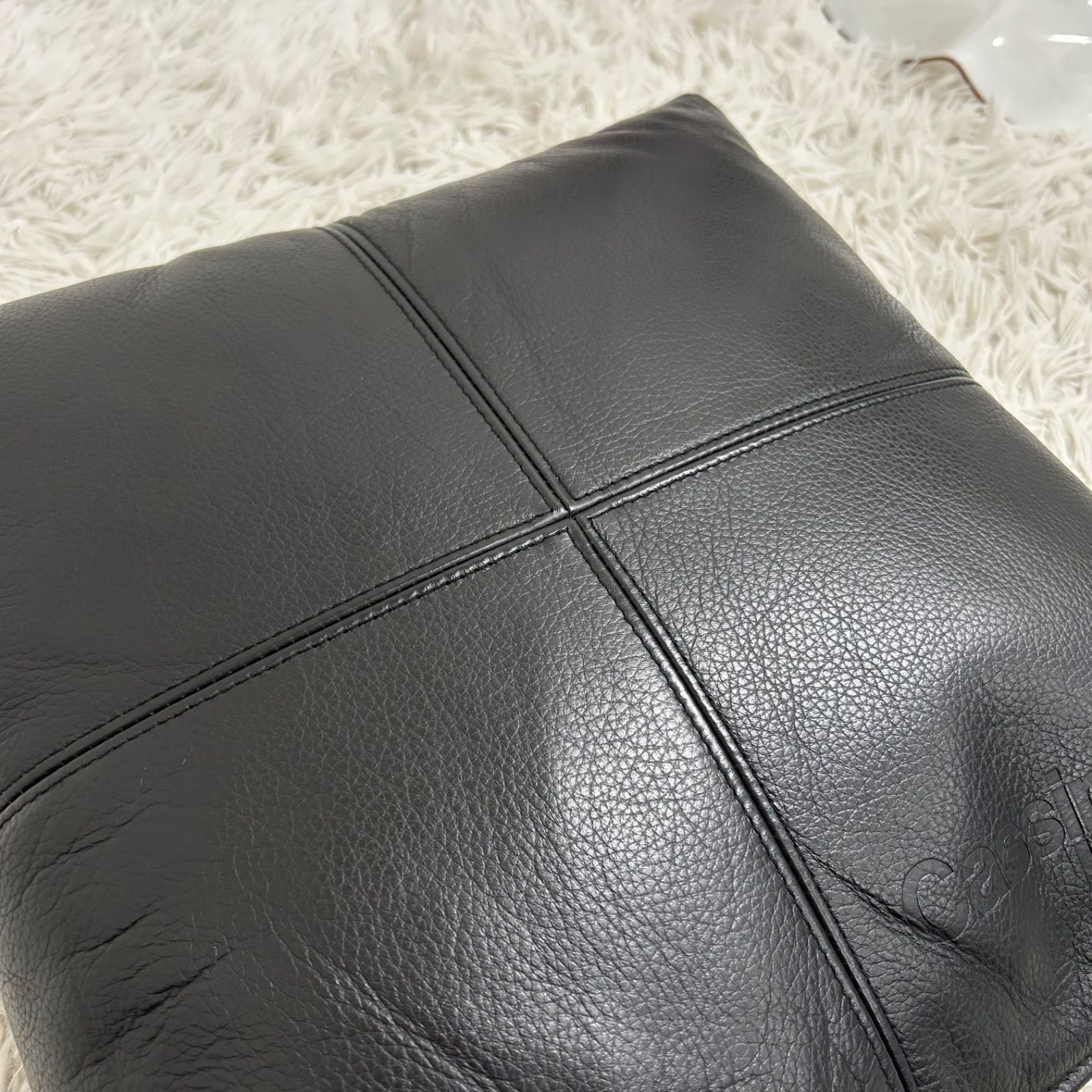 全国送料無料。 Cassinaixc. カッシーナイクスシー クッション レザー 革 黒 ブラック 達成