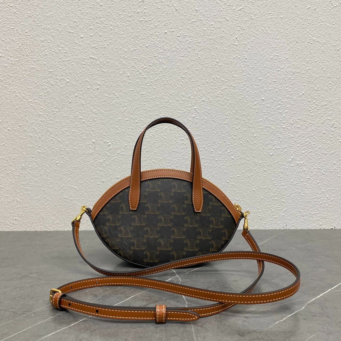 CELINE☆オーバルバッグ CELINE(セリーヌ) オーバルバッグ キュイル トリオンフ