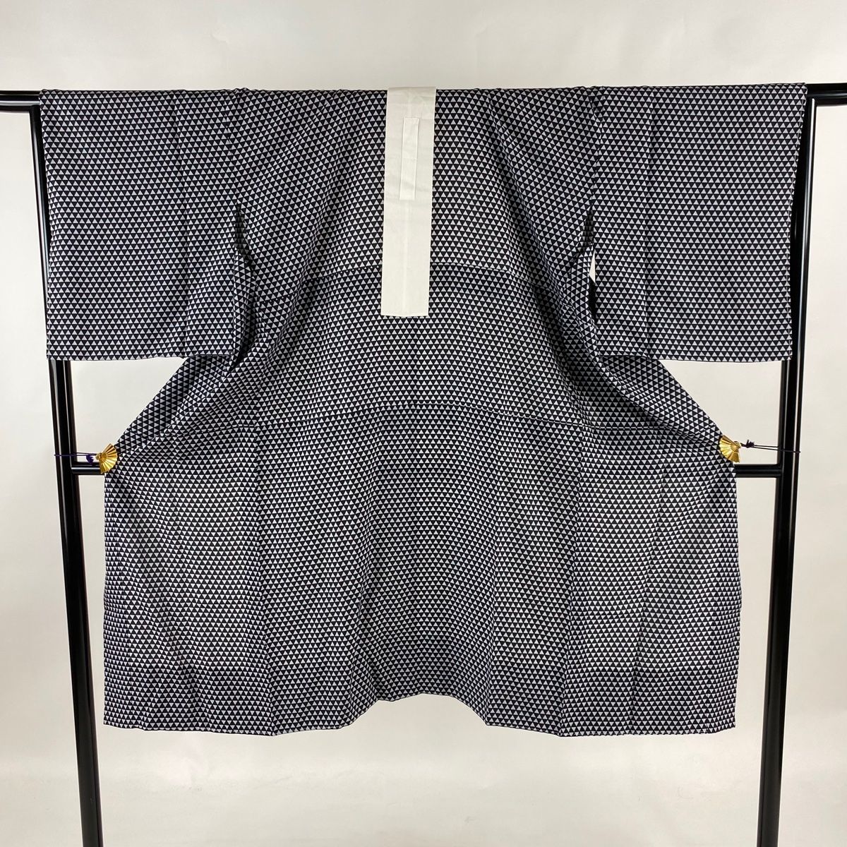 長襦袢 身丈123.5cm 裄丈67cm M 鱗 黒 正絹 秀品 【中古