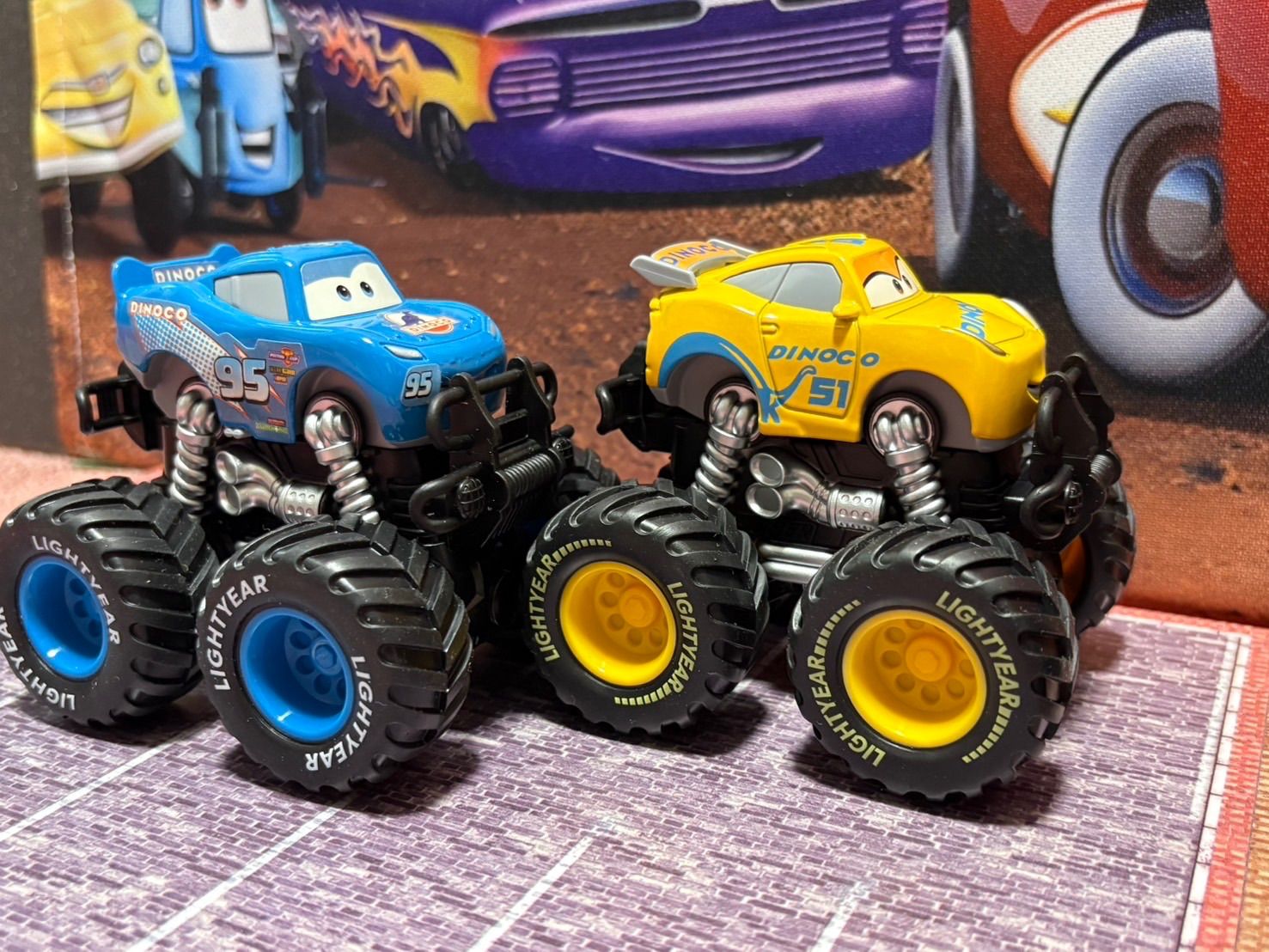 新品】カーズ モンスタートラック デラックスメガサイズ 4台セット日本