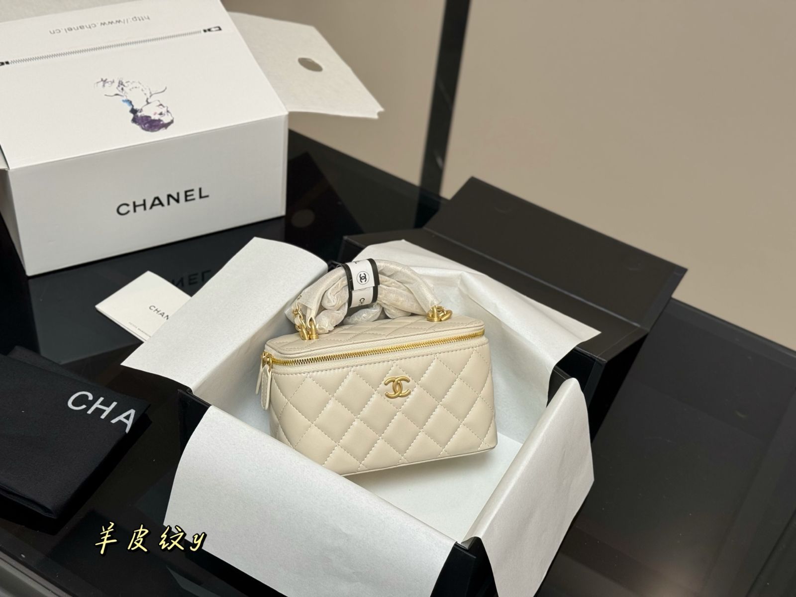 今日特価】Chanel Handle Makeup Box ハンドルメイクボックス