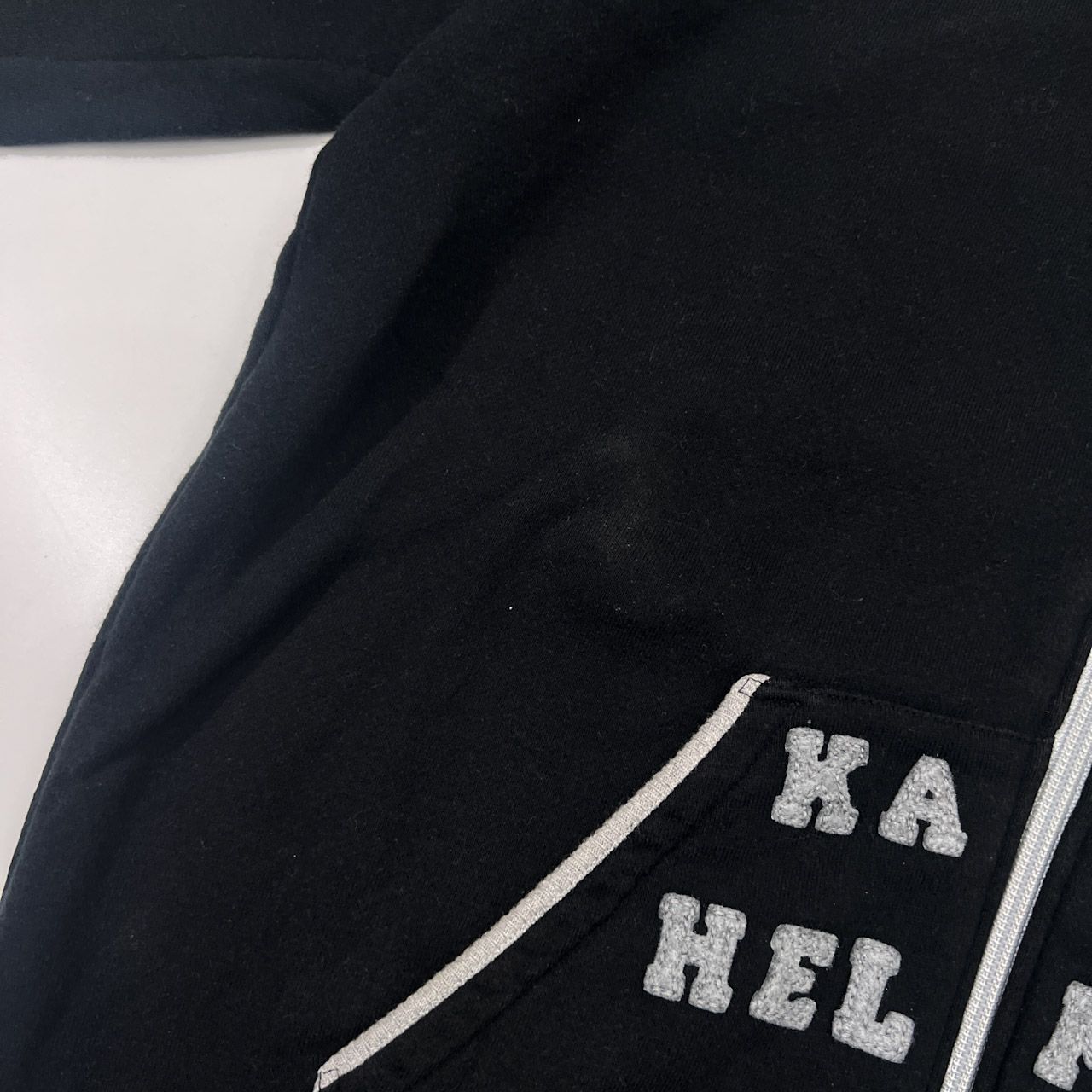 Karl Helmut カールヘルム ロゴデザイン ジップアップ