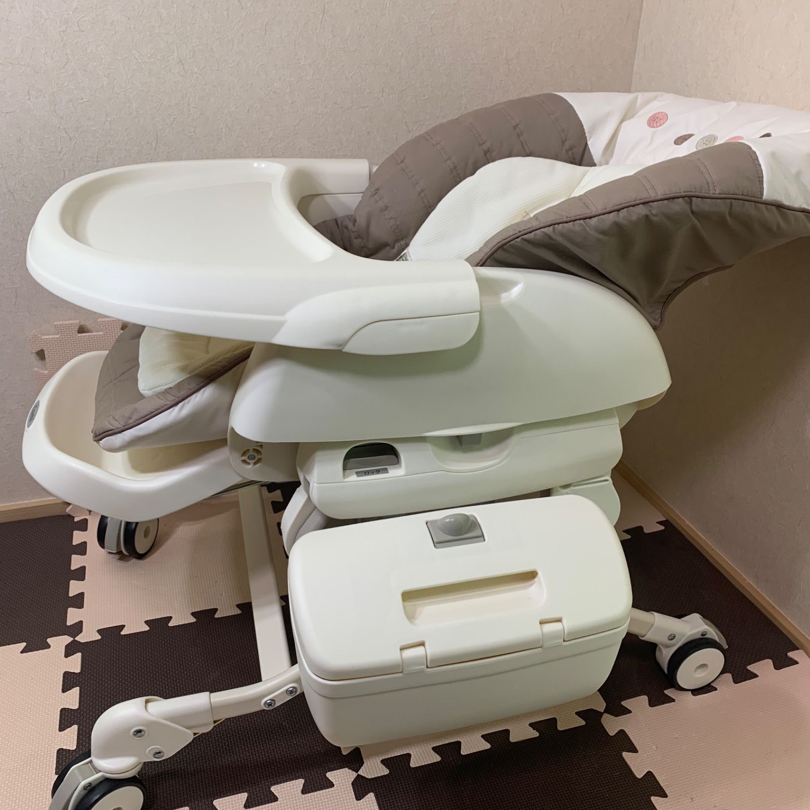 美品】 コンビ ネムリラAT 電動 ハイローチェア エッグショック 送料  