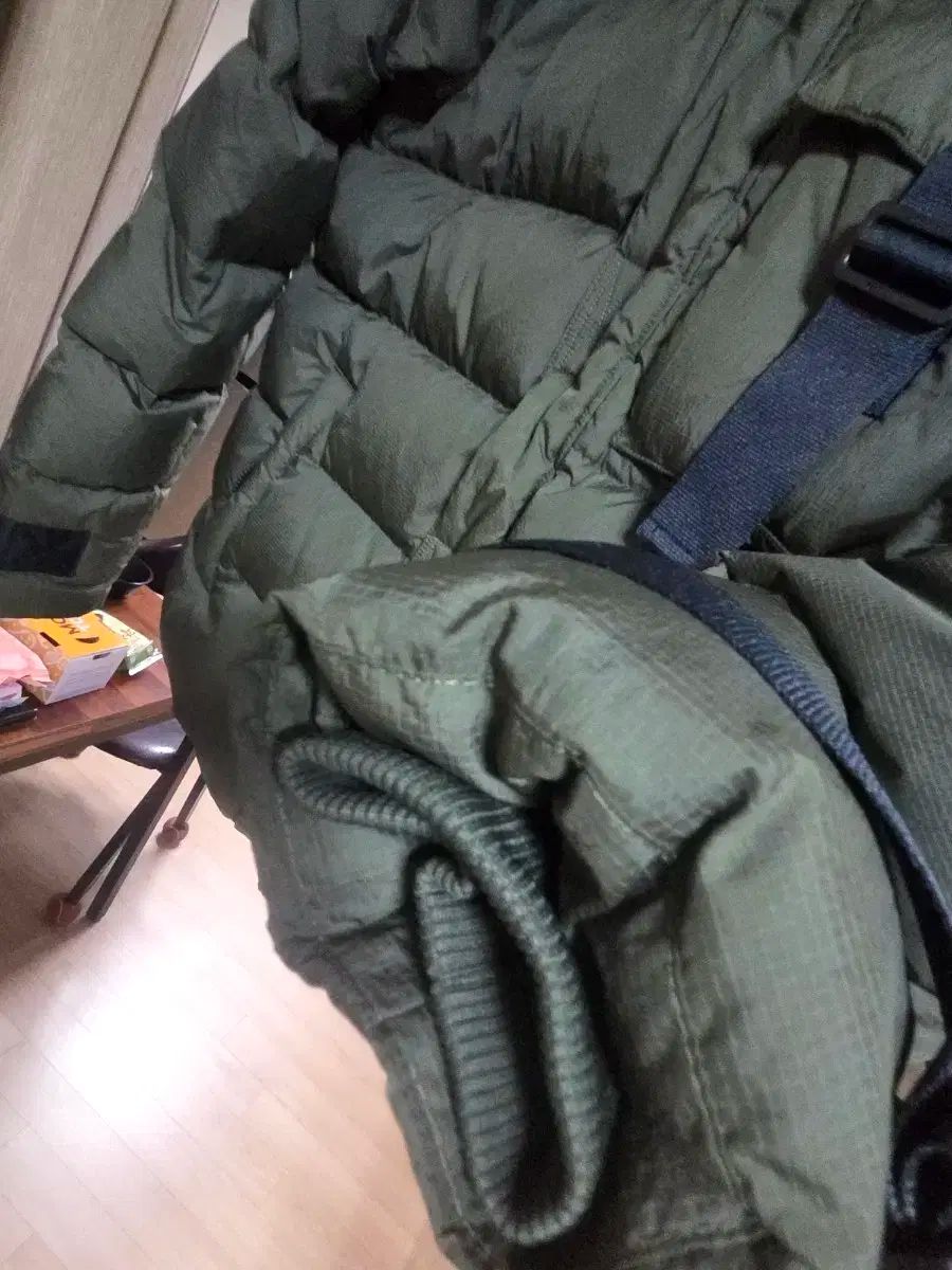 アディダス ダウン