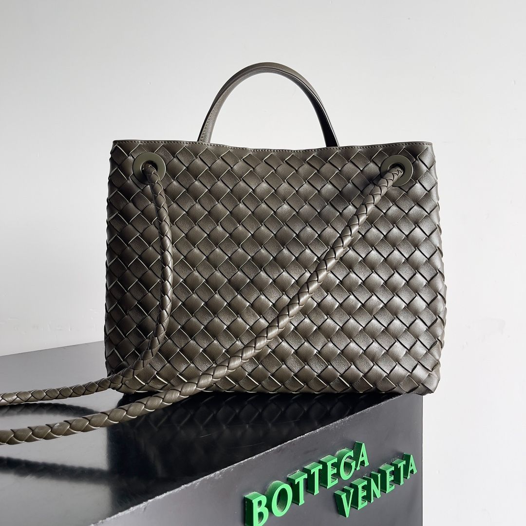 新品未使用極美品 BOTTEGA VENETA ボッテガヴェネタ Andiamo Handbag 