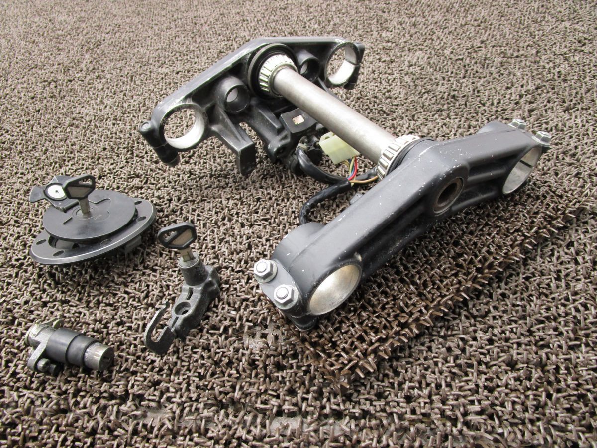 ZRX1100 トップブリッジ ステム メインキーセット A5793 タンクキャップ ZRT10C カワサキ ZXT10CE キャブ車 BRIGHTFACE_UK