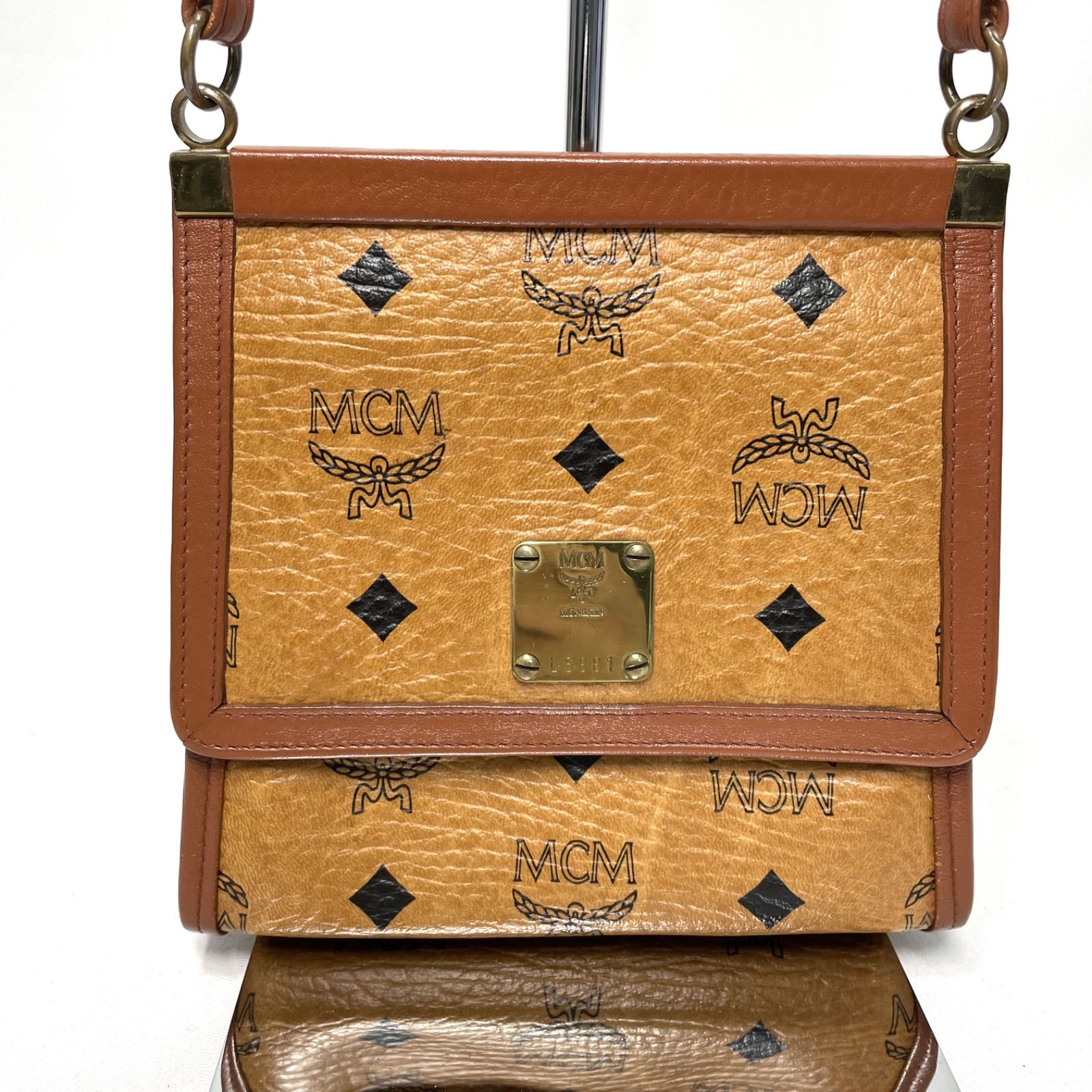 MCM レザー ショルダーバッグ ヴィセトス フラップ ブラウン - メルカリ