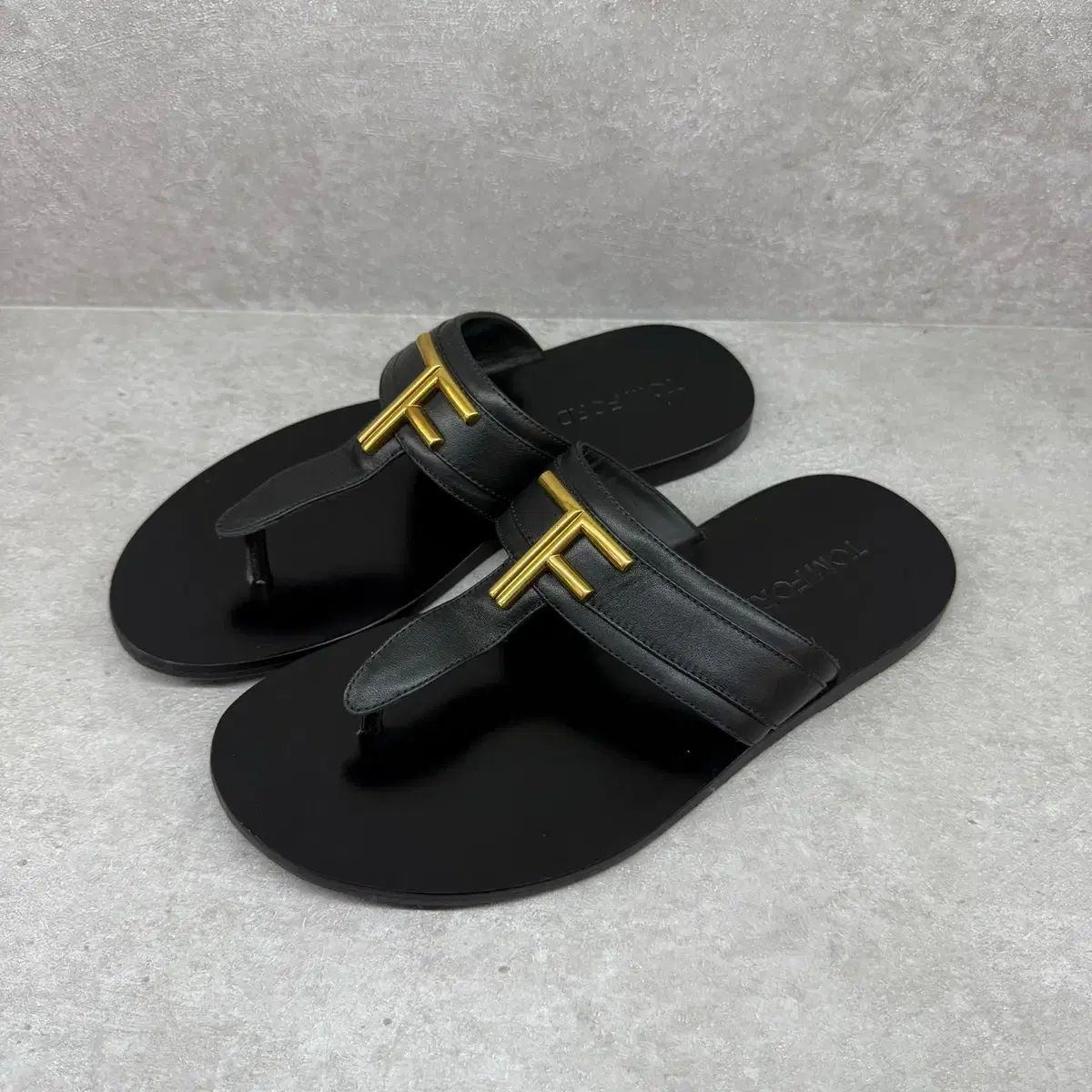 TOM FORD トムフォード ブランドロゴ レザー フラップ ビジネスバッグ TOM FORD トムフォード ブランドロゴ レザー フラップ ビジネスバッグ