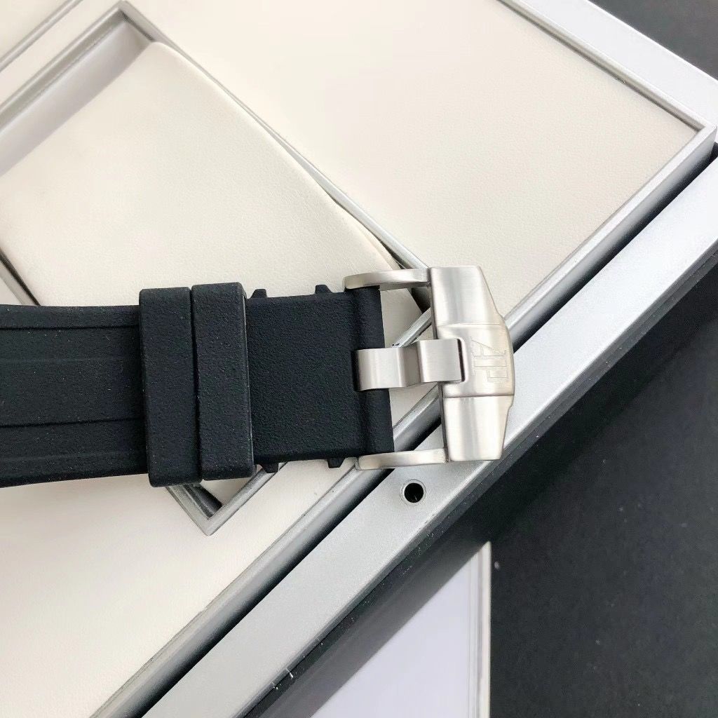 即購入OK 未使用ですAUDEMARS PIGUET 男性用スポーツウオッチです# 自動巻き