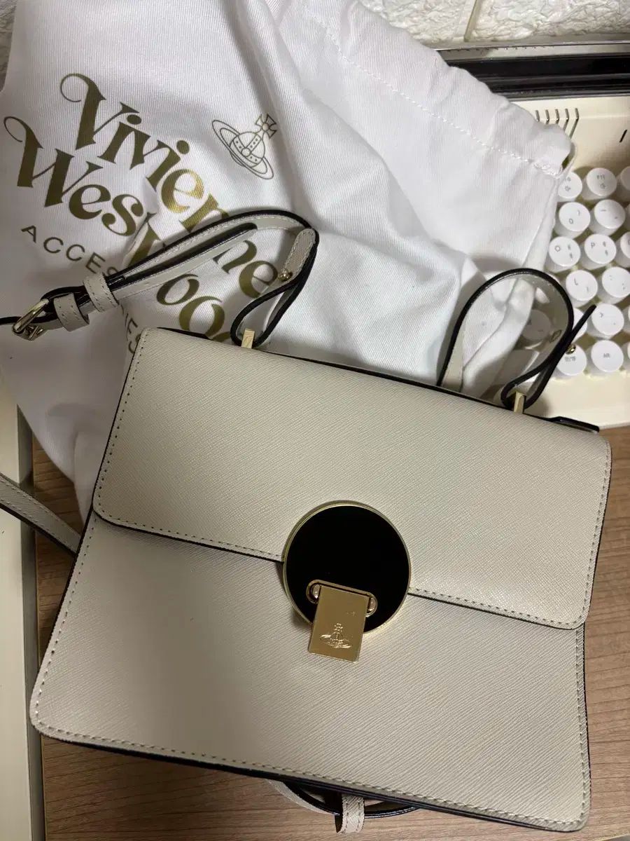 Vivienne Westwood ヴィヴィアン ウエストウッド バッグ クロスバッグ