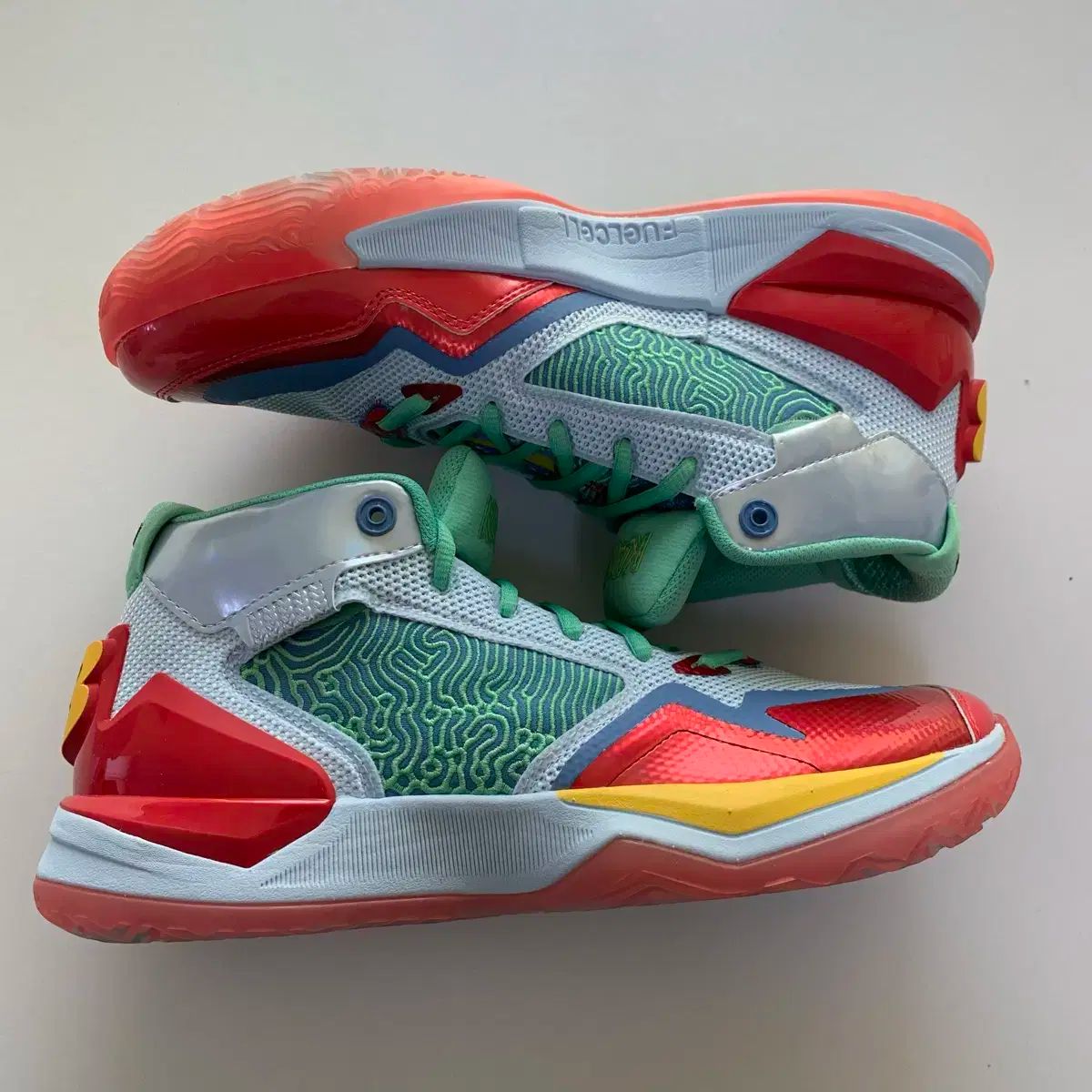 【雷市場（ポンジャン）商品韓国直送】 （ 260 ） New Balance(ニューバランス) カワイイ earth day