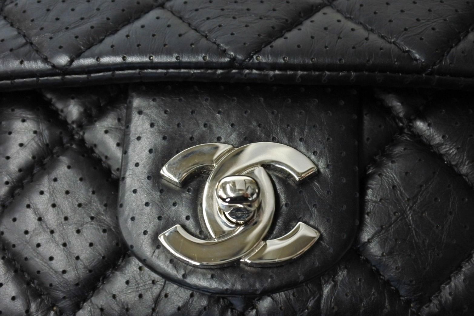 CHANEL シャネル マドモアゼル パンチング ショルダーバッグ ココ  