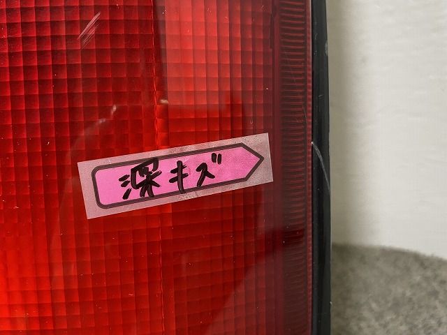 ハイエース/レジアスエース 100系 純正 右 テールランプ/ライト/レンズ