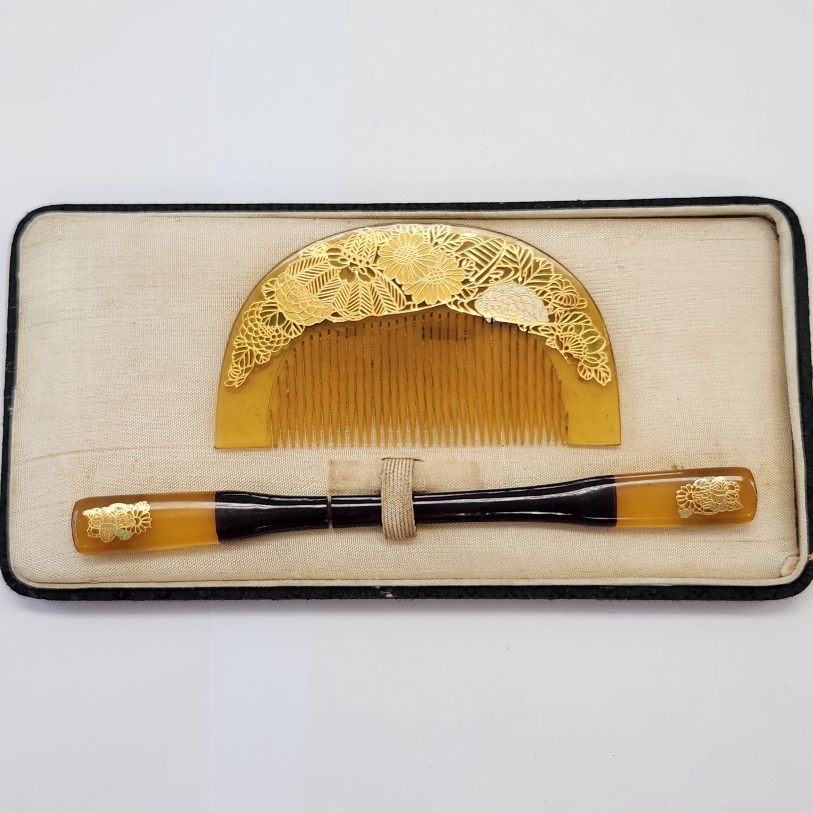 本べっ甲　櫛と笄（こうがい） 本鼈甲の櫛と笄(こうがい)