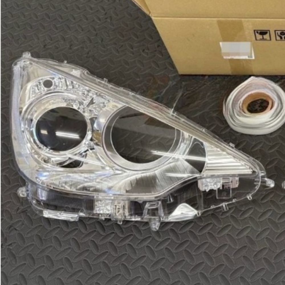 トヨタ 純正 TOYOTA 正規 ヘッドランプ レンズ RH 右 運転席 アクア NHP10 前期 2011-2014 Bi-BeamLED パーツ エンジン タイヤ カスタム