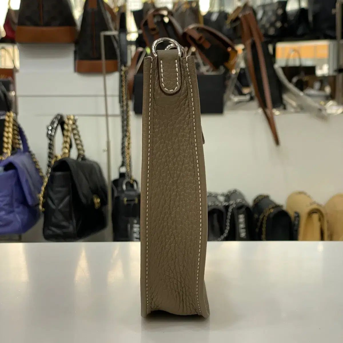 【K刻印・大人気色】エルメス ミニエヴリン エトゥープ S金具 HERMES - 新品・K刻印 エルメス エヴリン ミニ 16 TPM ゴールド