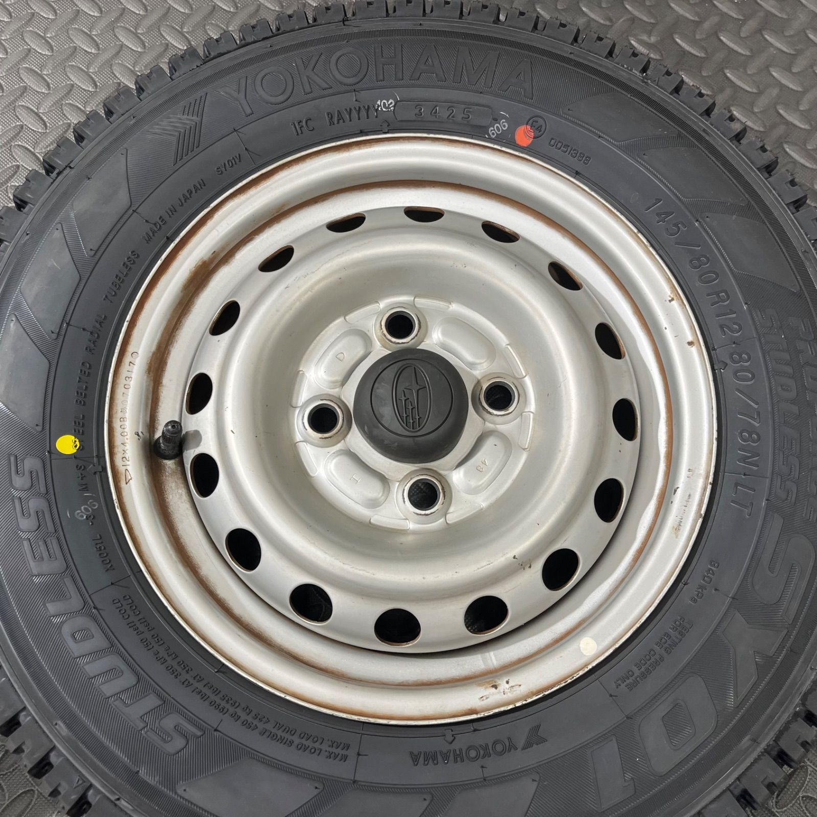 スタッドレスタイヤ