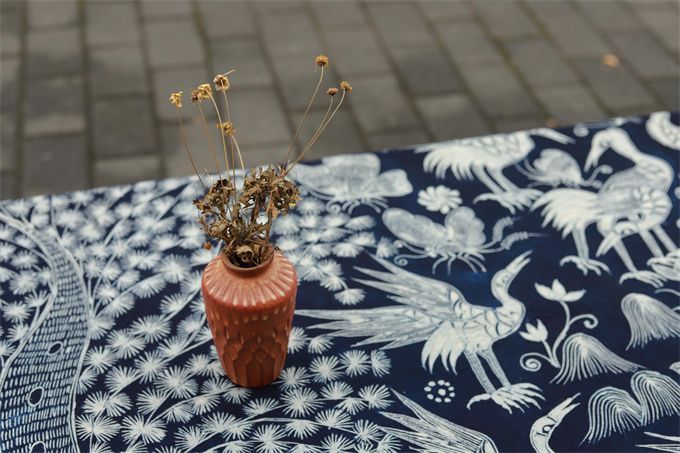 草木染・手作り】白鶴舞う藍染ろうけつ布｜天然素材×伝統美｜ろうけつ