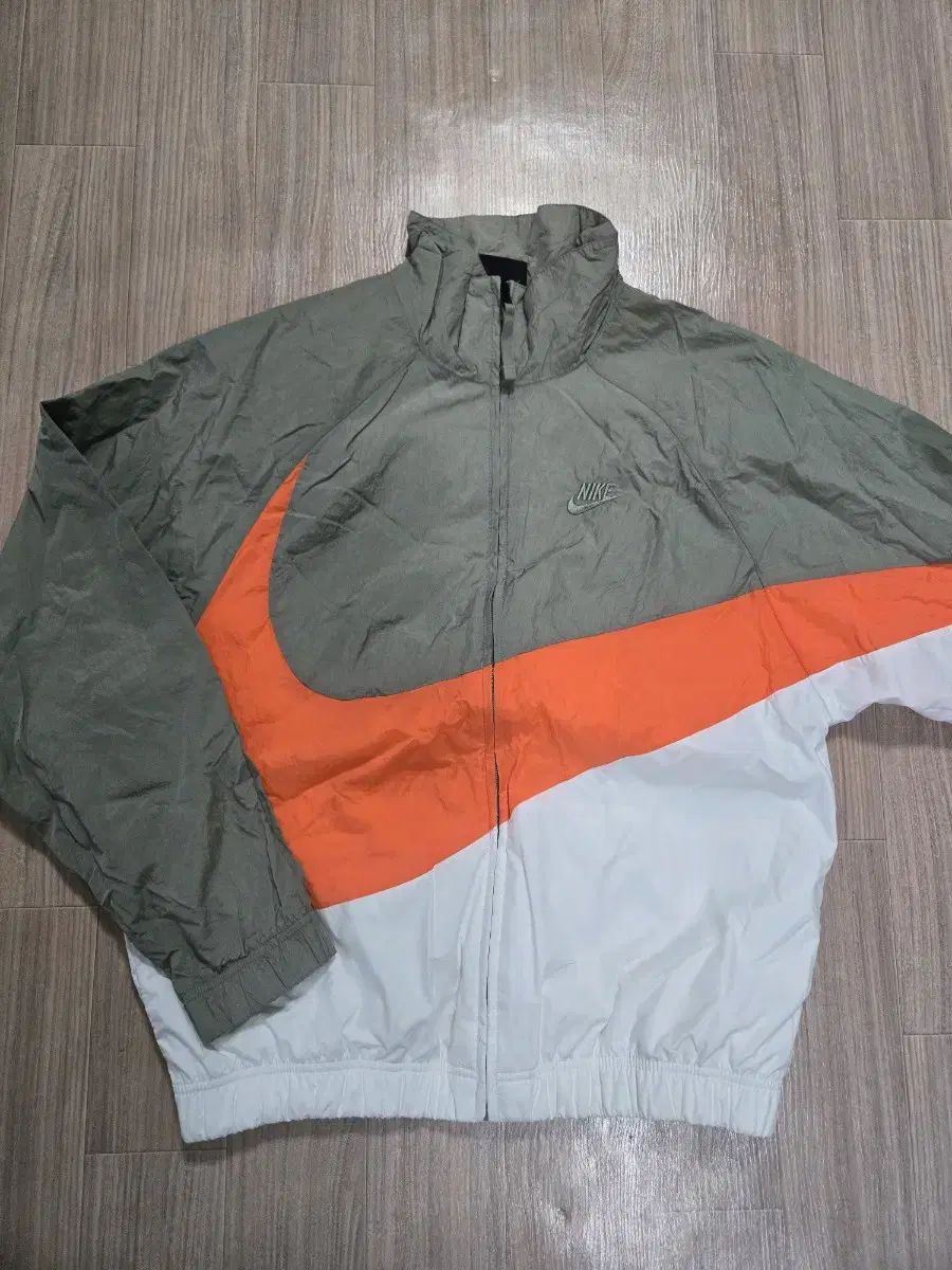 Nike(ナイキ） ビッグロゴ ウインドブレーカー S