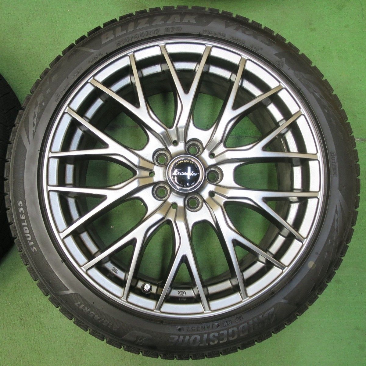 バリ溝！21年！キレイ！9.5分☆プリウス 等 215/45R17