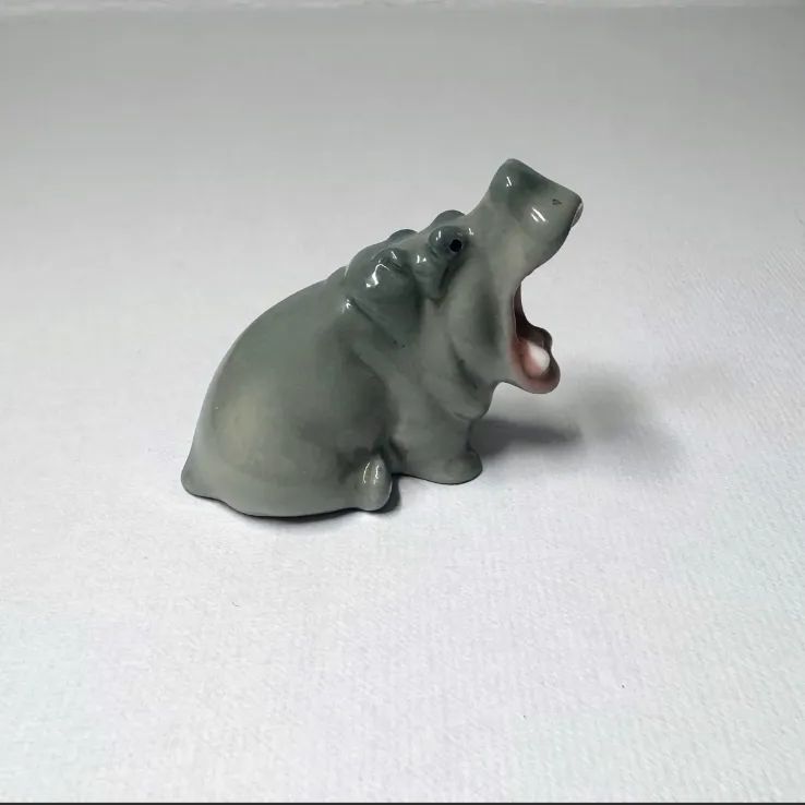 LOMONOSOV ロモノーソフ 犬の置物 陶器製 LOMONOSOV ロモノーソフ 犬の置物 陶器製