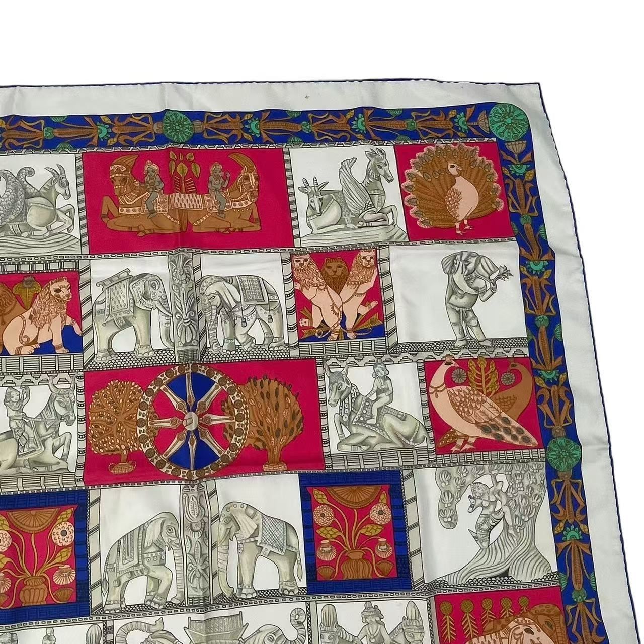 美品 HERMES エルメス シルク スカーフ カレ90 塔門 TORANA ホワイト