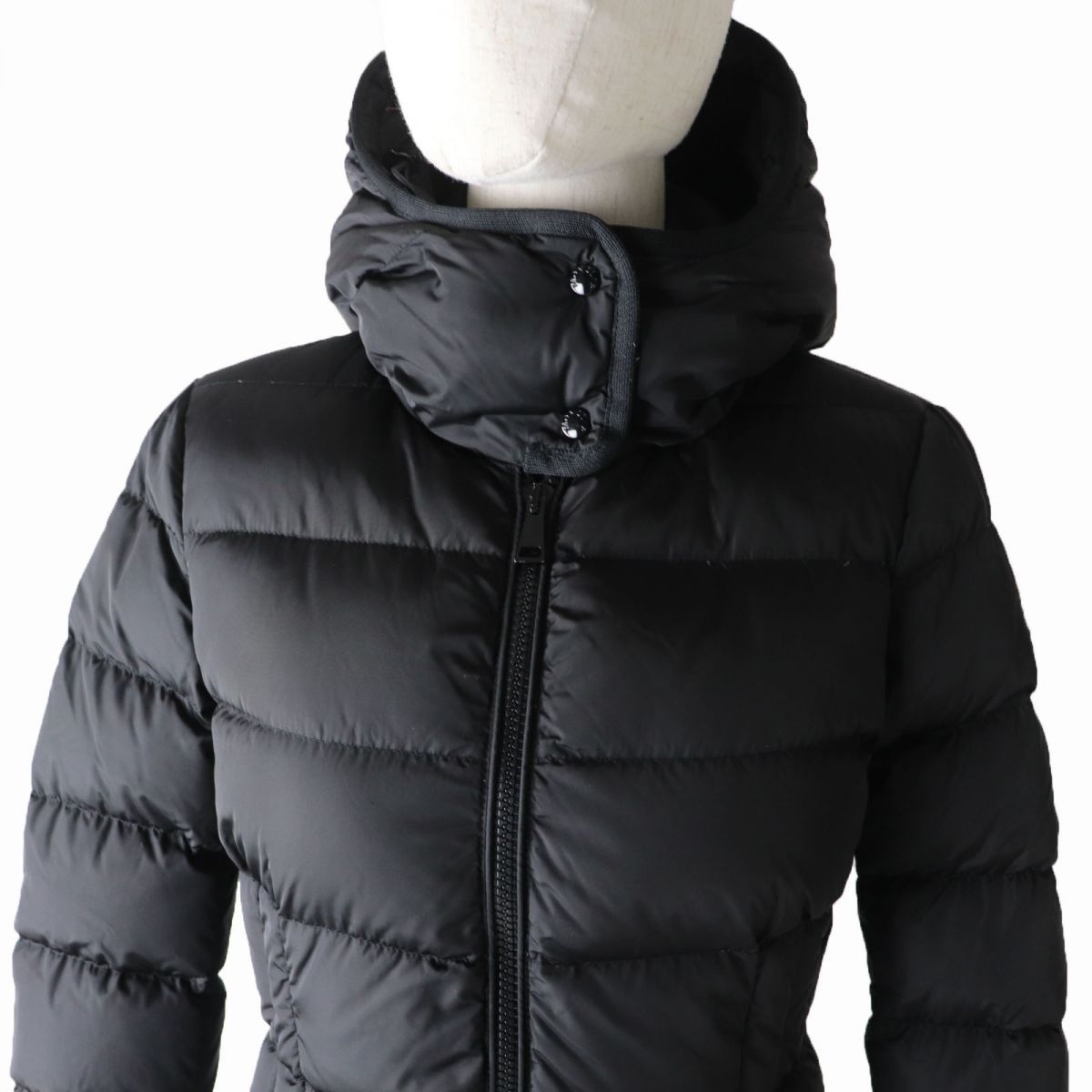 極美品☆国内正規品 MONCLER モンクレール BETULA ベチュラ ロゴワッペン・フード付 ダウンコート ブラック 黒 00 ジョージア製  レディース