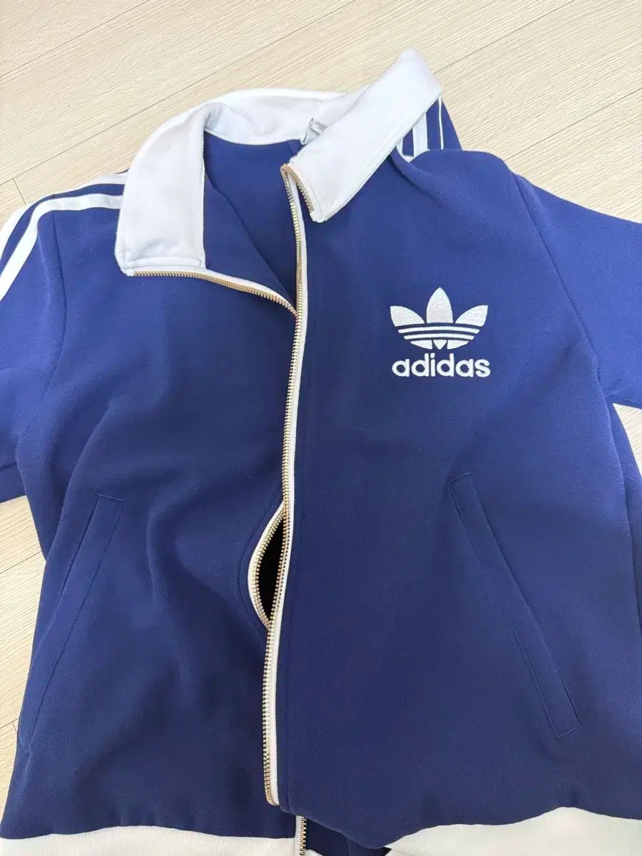 アディダス トラックジャージ ネイビー 白 トップス