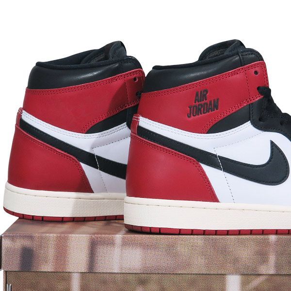 美品 NIKE ナイキ AIR JORDAN 1 RETRO HIGH OG [BLACK TOE] DZ5485 106 