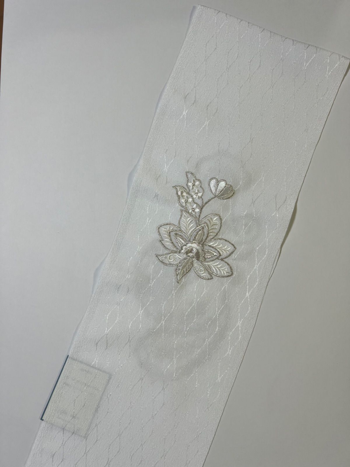 L 022 刺繍半衿 白 シルバー ペーズリー アシメトリー