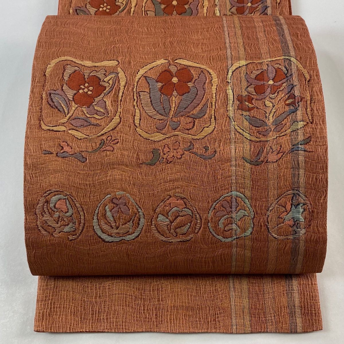 A26 美品　袋帯　綴れ　花草 袋帯 美品 名品 草花 霞 箔 紫 六通 正絹 【中古】 - メルカリ