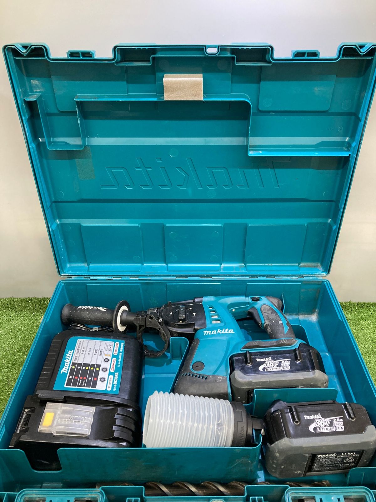 【中古品】【0921】★makita(マキタ) 26㎜36v充電式ハンマドリル (2.6Ahバッテリx2/充電器/ケース) HR262DRDX　ITJNDWEO0SGG