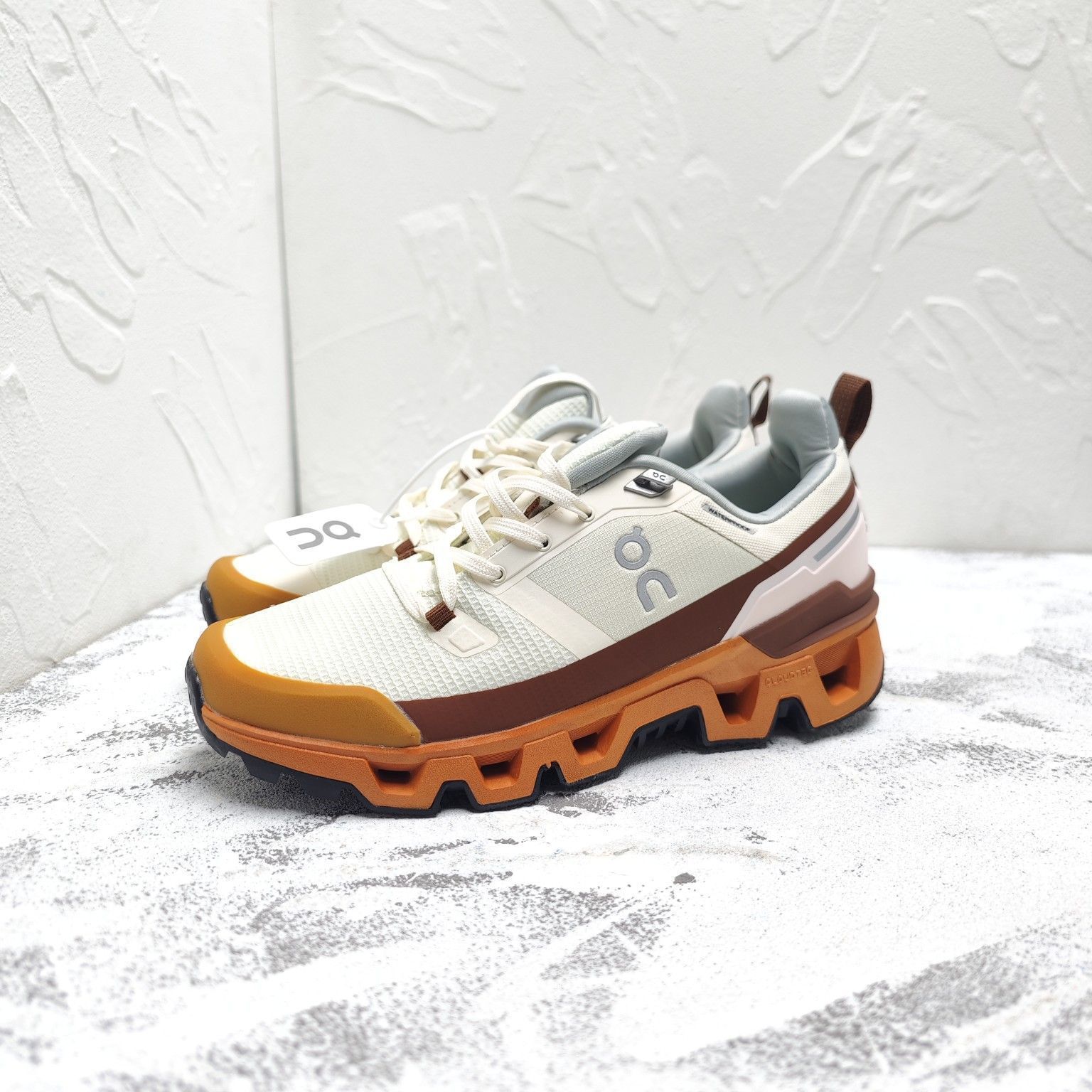 関税.送料込 ON Cloudwander Waterproo スニーカー on-mens-cloudwander-waterproof