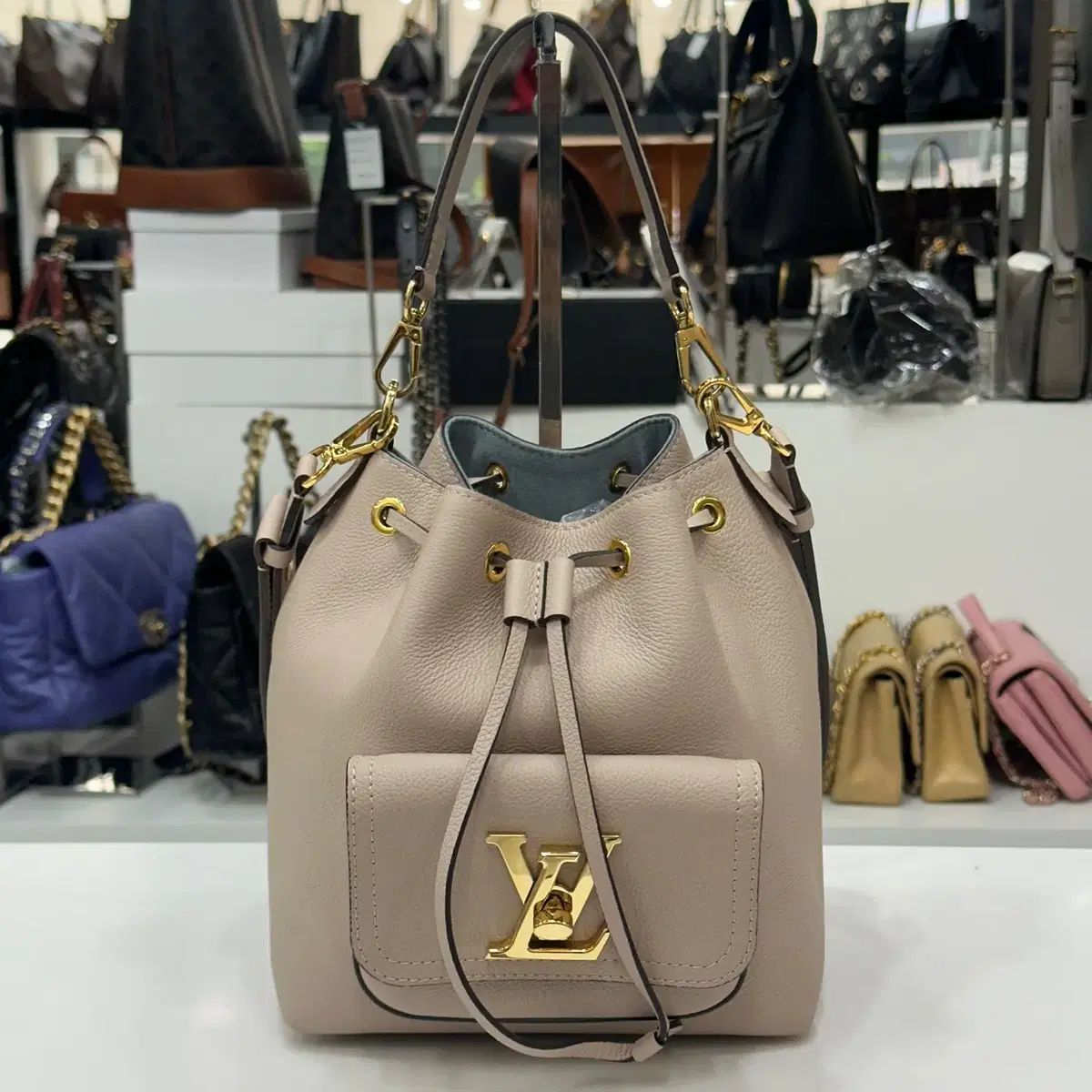 Louis Vuitton ルイヴィトン ロックミー バケットバッグ ベージュ M57688