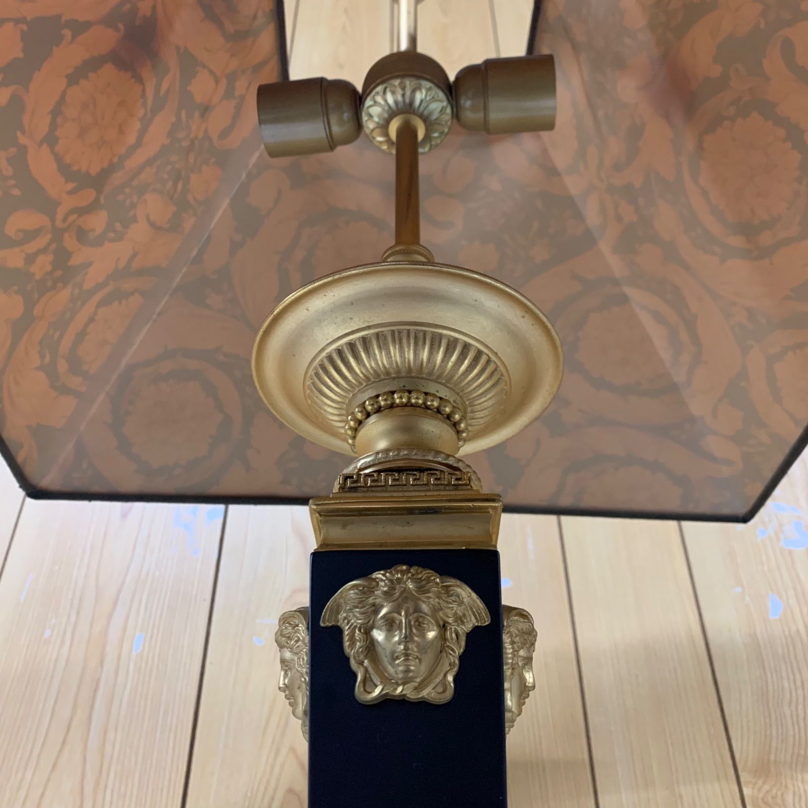 VERSACE ヴェルサーチ アンティーク ライト メデューサ - メルカリ
