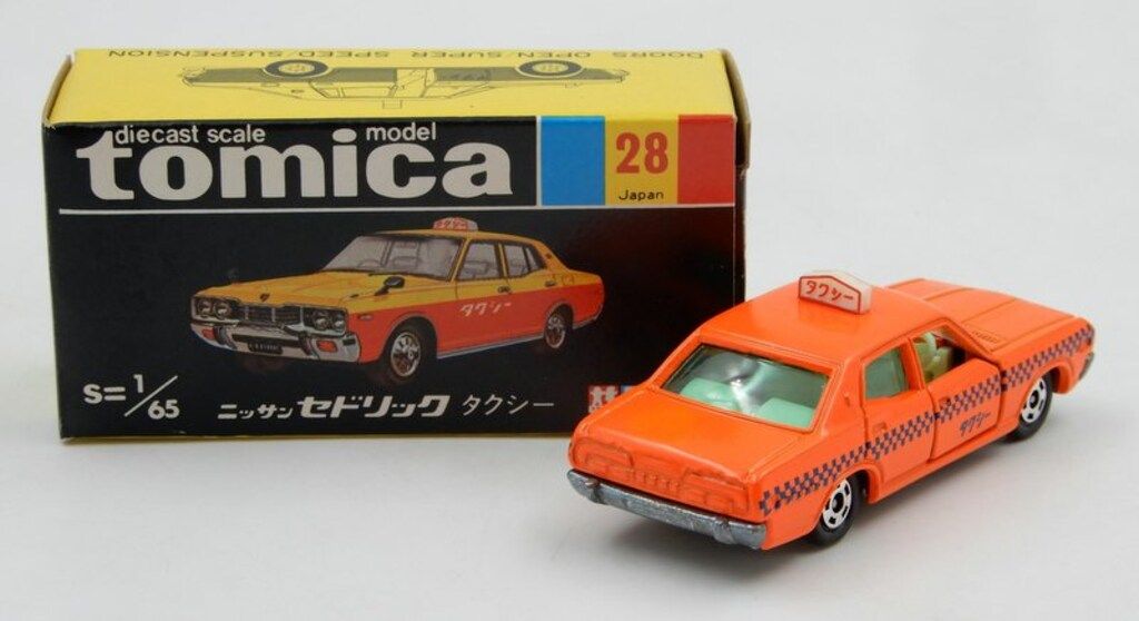 TOMY トミカ 黒箱 ニッサンセドリックタクシー オレンジ 緑窓 1H 28-3-1