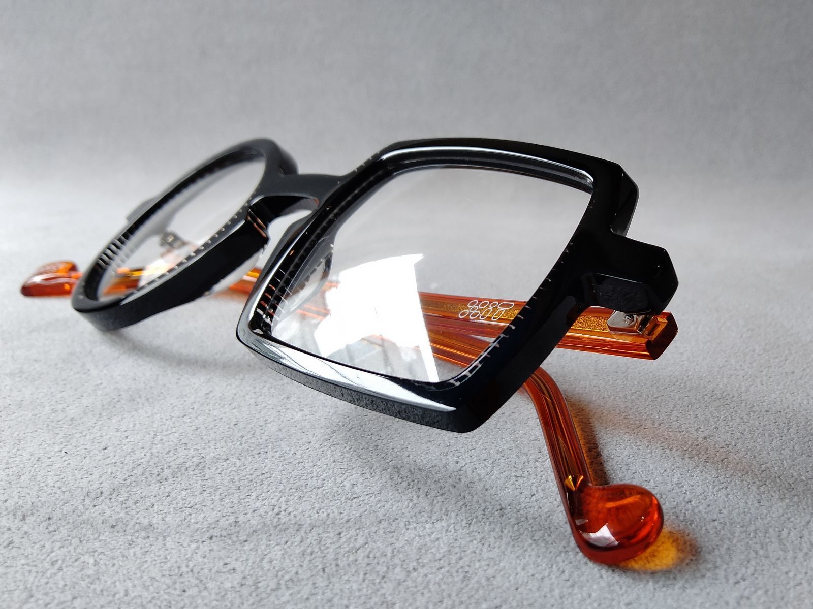 再入荷‼】丸四角メガネ XiT eyewear（エックスアイティ）「V 119 / 100