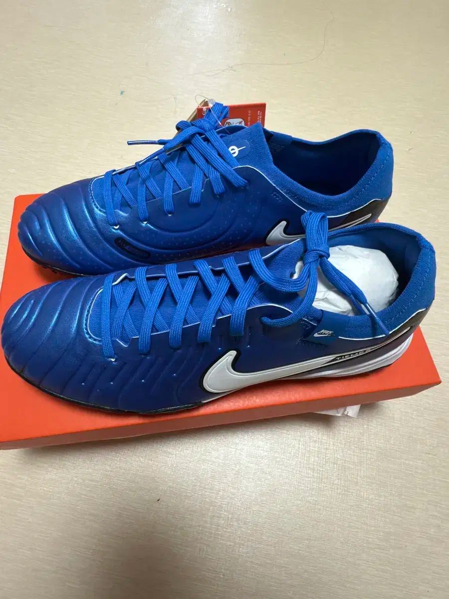 ナイキ 新品 ティエンポ レジェンド 10 プロ 275mm サッカーシューズ