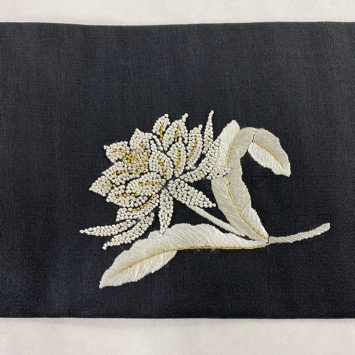 名古屋帯 美品 名品 月下美人 刺繍 金糸 黒 正絹 【中古