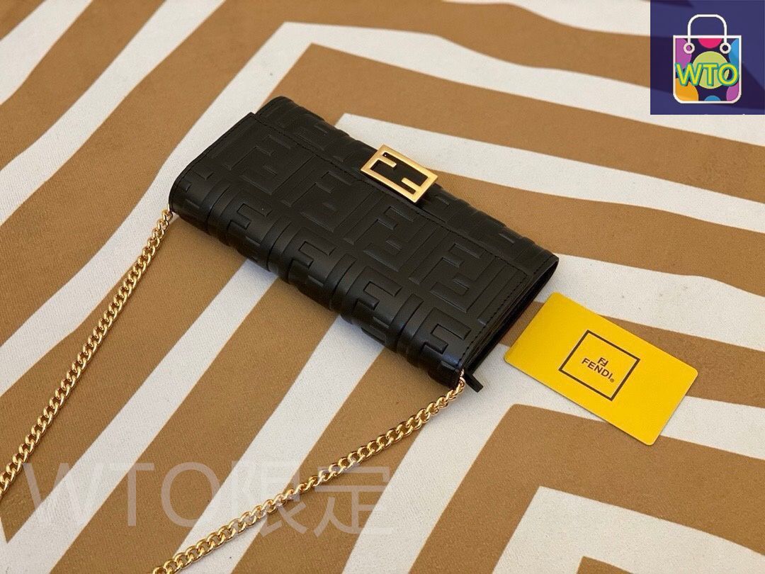 今日特価】Fendi フェンディ ショルダーバッグ 高級輸入牛皮使用