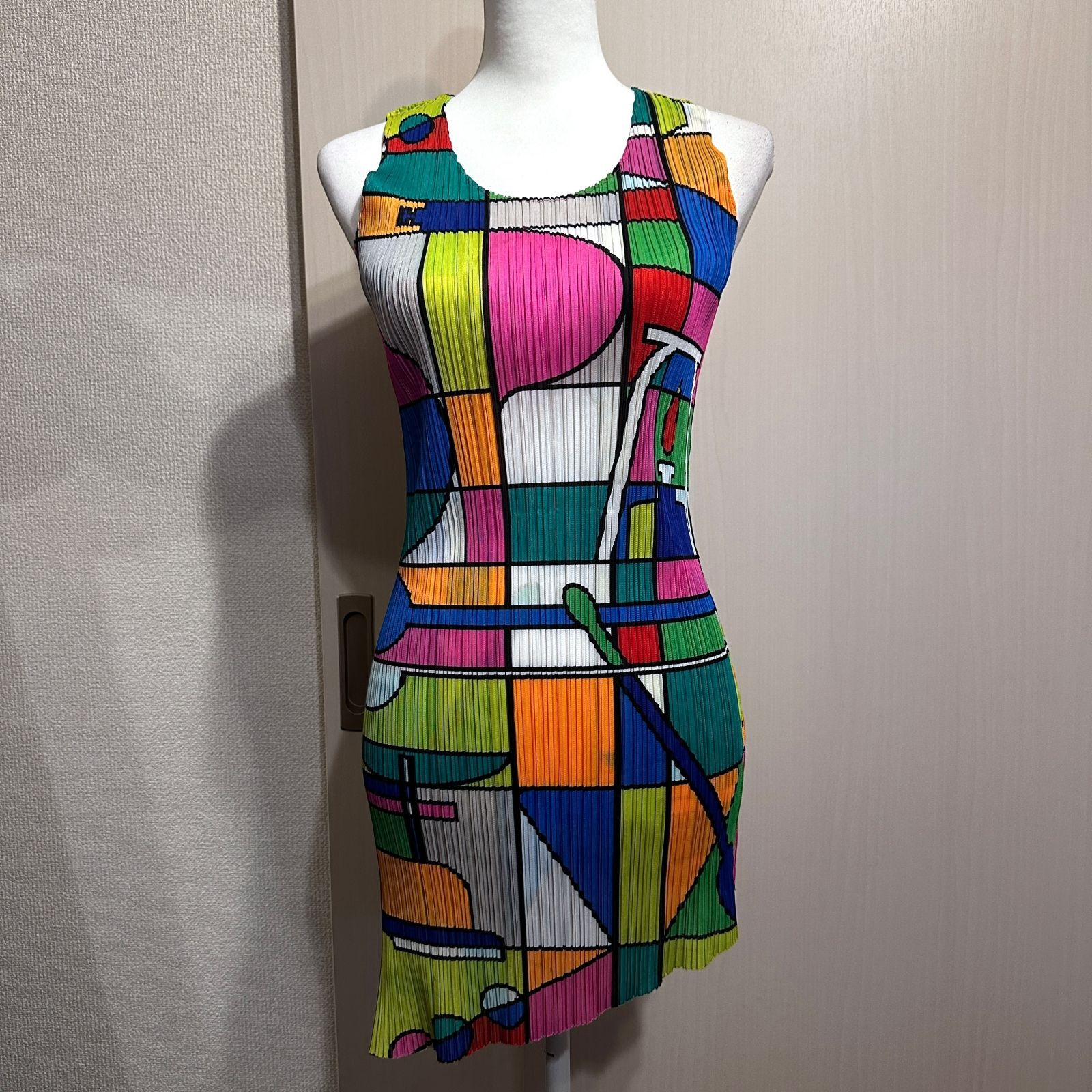 PLEATS PLEASE ステンドグラス ノースリーブワンピース サイズ3 1箇所穴あり HR0274