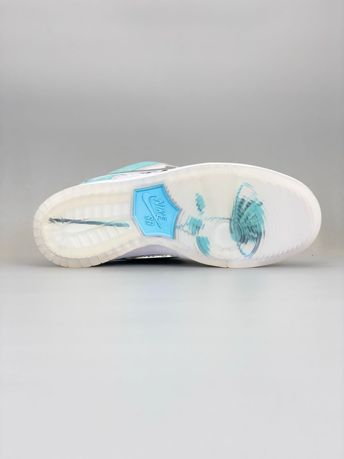 エイプリルスケートボード×ナイキSBダンクロー プロQSホワイトアンドマルチカラ 楽天市場】APRIL SKATEBOARDS Nike SB Dunk Low Pro QS White