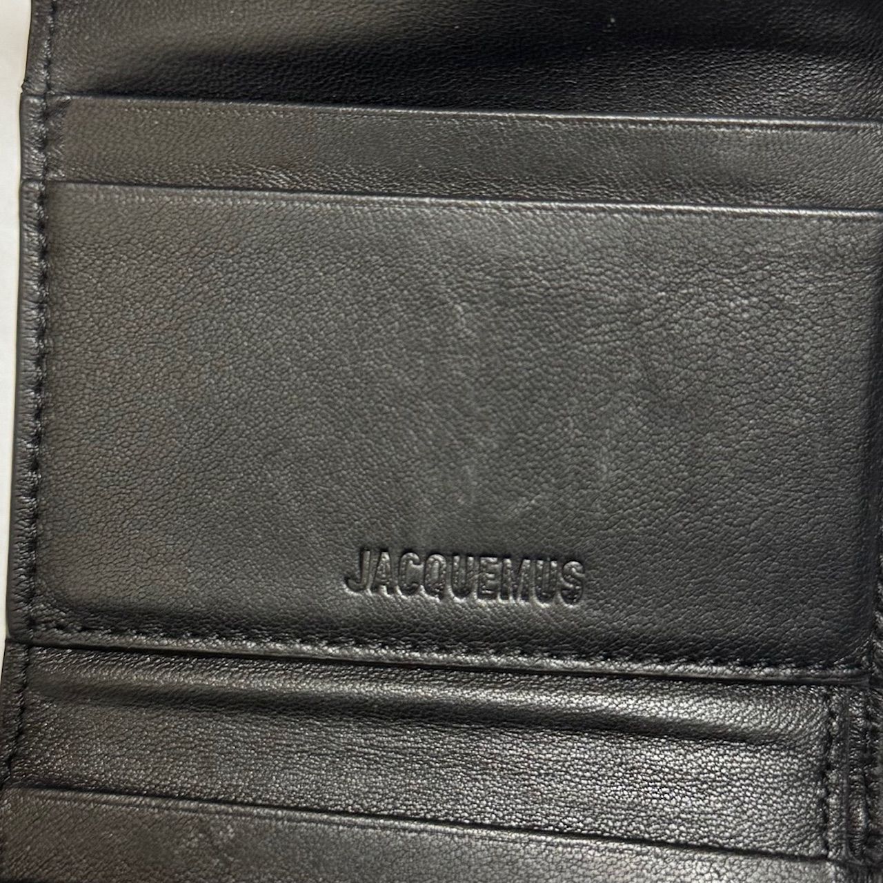 参考上代43670円 JACQUEMUS 三つ折り財布 バンビーノ レザー 参考上代43670円 JACQUEMUS 三つ折り財布 バンビーノ レザー