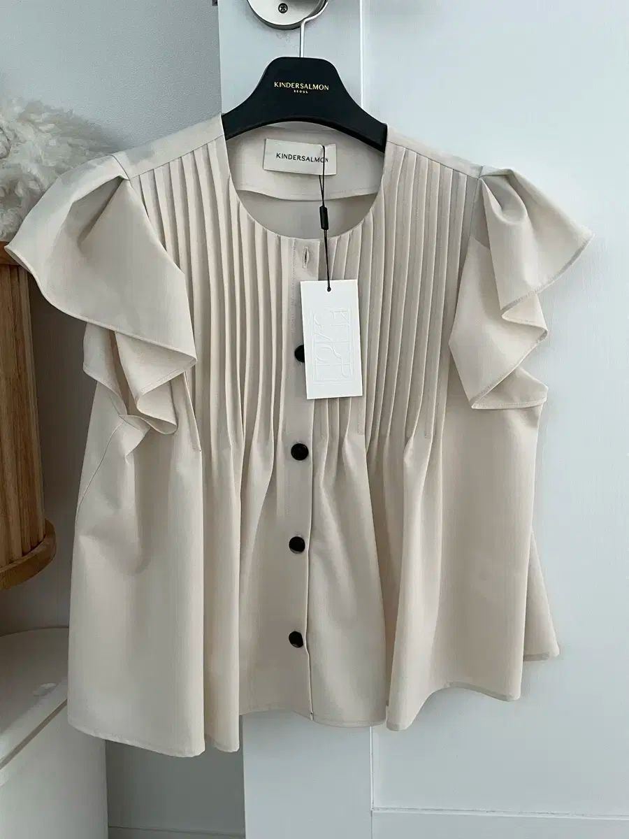 KINDERSALMON キンダーサルモン Pintucked Ruffle ー sleeve Blouse