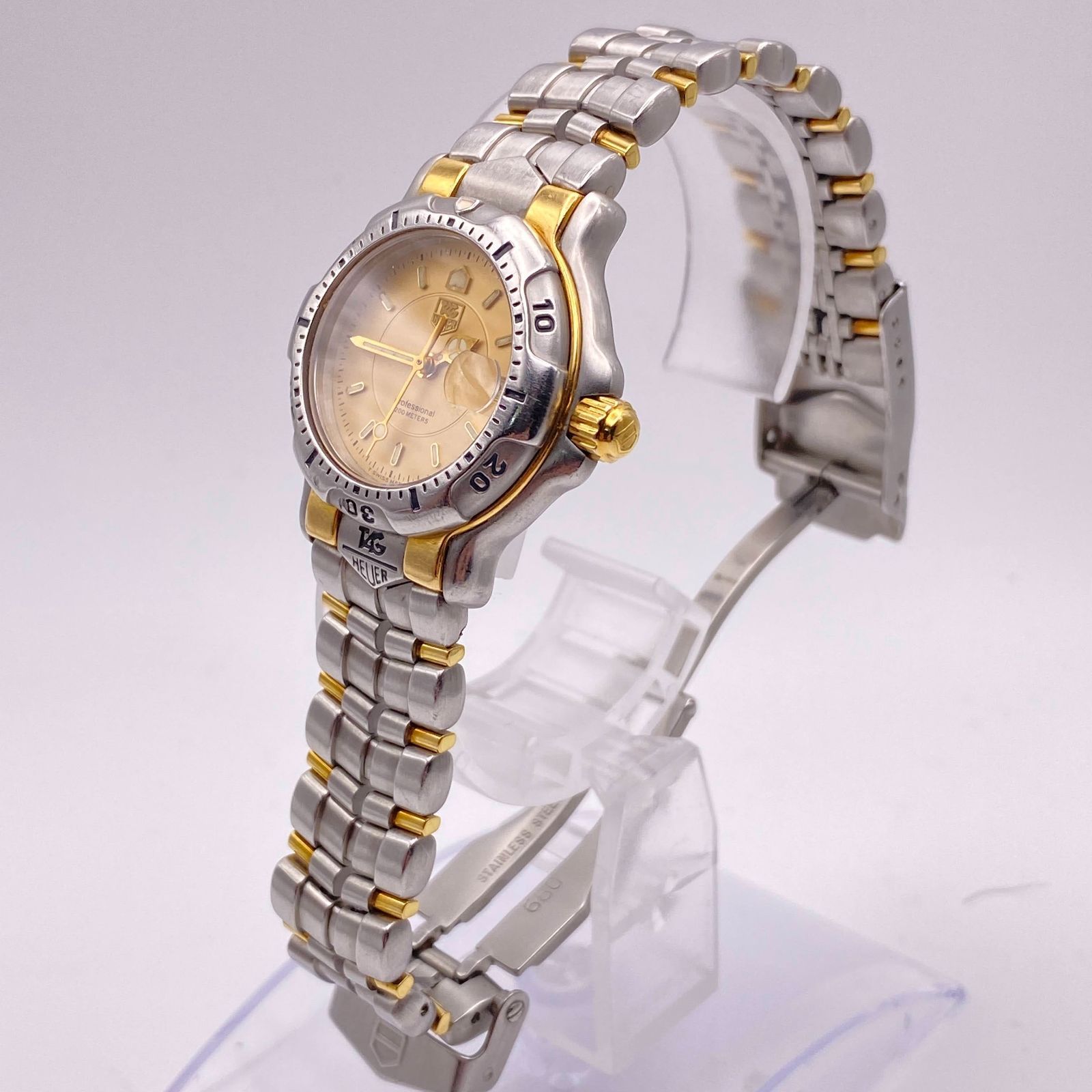 タグホイヤー TAG Heuer クオーツ 電池式 プロフェッショナル 200m 