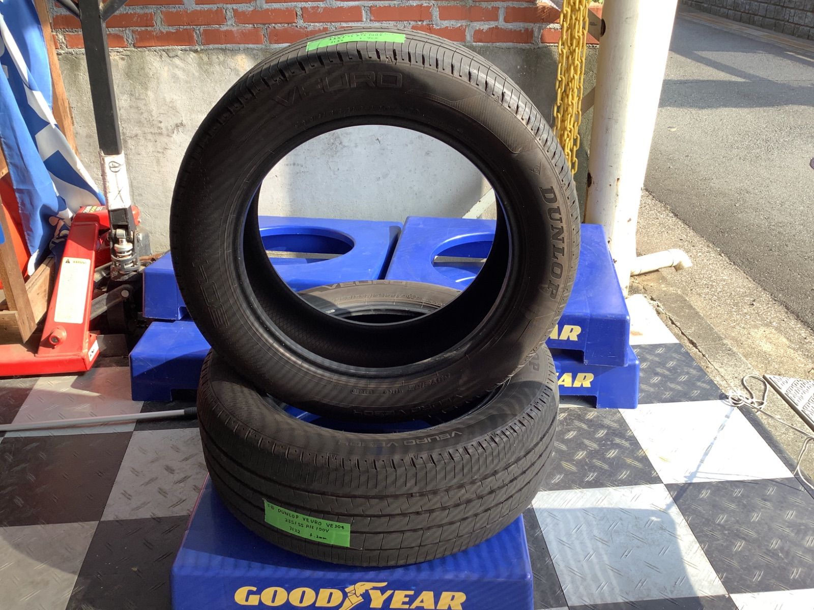値下げ！[送料込み]235/55R18 2022年製 DUNLOP VEURO VE304 ダンロップ 